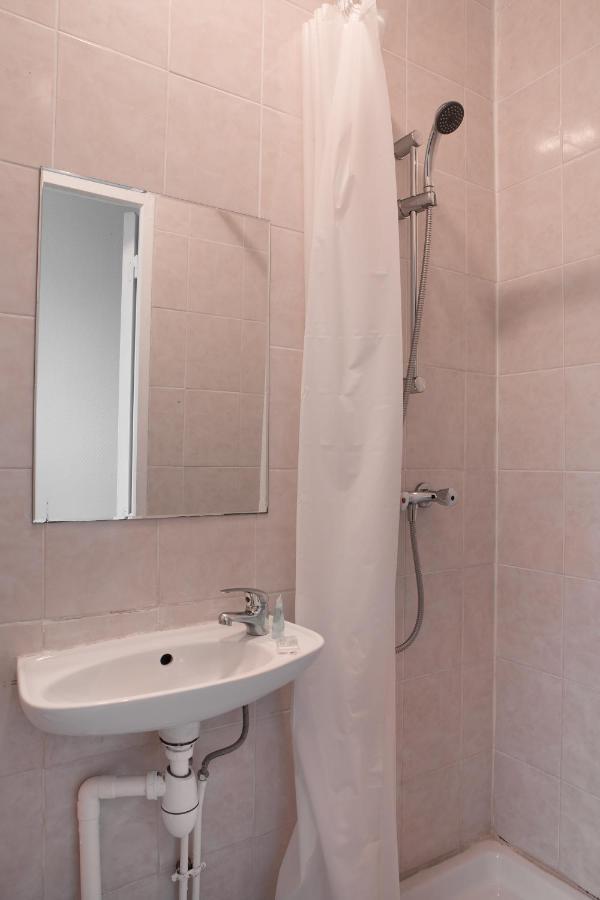 Untalented Hotel - Villette Paris Bagian luar foto